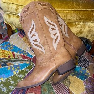 Women’s Tan Western Cowgirl Boots Size 10